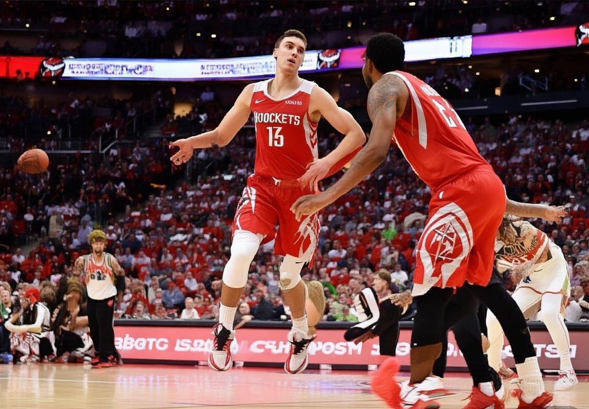 休斯顿火箭新星阿尔佩伦·申京展现内线核心潜质，挡拆顺下高效砍分引领球队