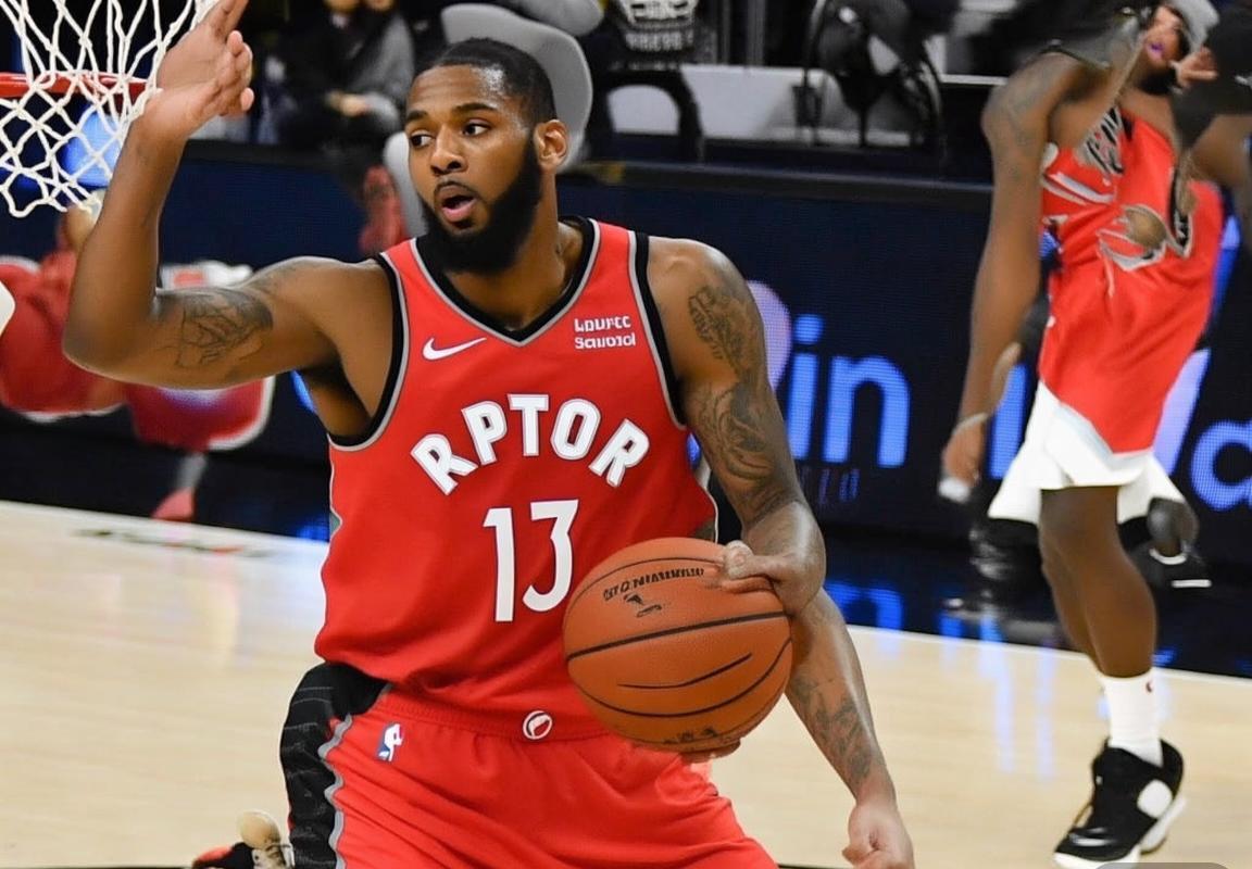 猛龙终结连败！斯科蒂·巴恩斯28分统治攻防，力克安芬尼·西蒙斯三分，团队协作险胜开拓者